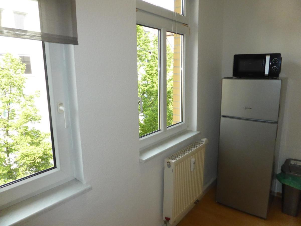 Jena City Apartment, Balkon, Sonnig, Wifi, Parkplaetze, Naehe Zentrum Exterior photo