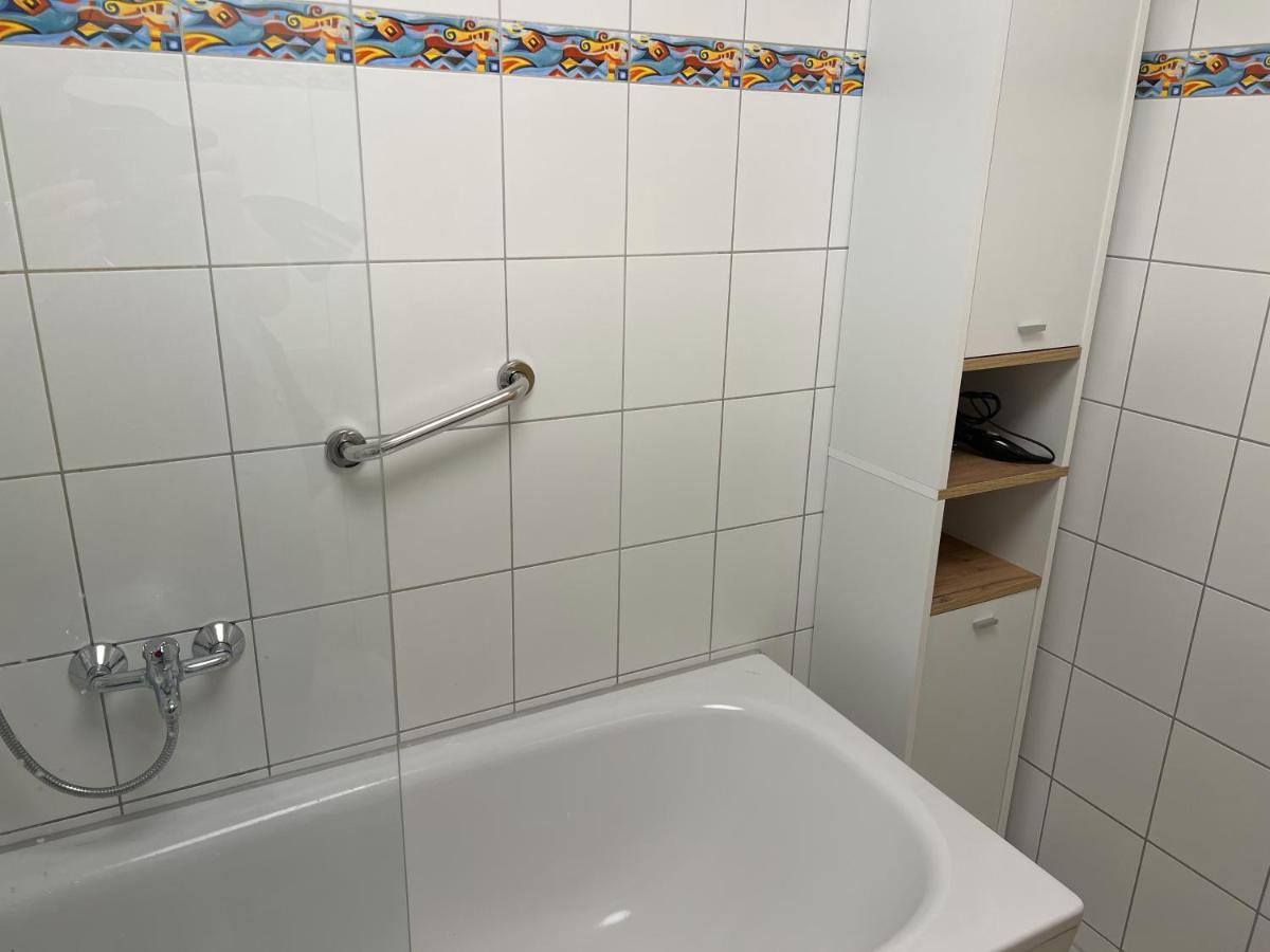 Jena City Apartment, Balkon, Sonnig, Wifi, Parkplaetze, Naehe Zentrum Exterior photo