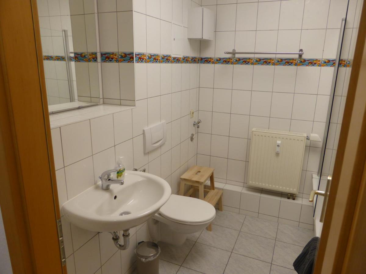 Jena City Apartment, Balkon, Sonnig, Wifi, Parkplaetze, Naehe Zentrum Exterior photo